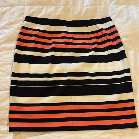 Ann Taylor stretch skirt. - Picture 4 of 5